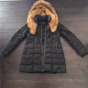 RUDSAK Women's Black Puffer Coat with Fur Trim